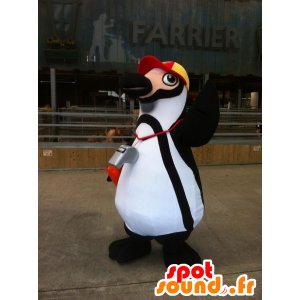 Mascotte de pingouin noir et blanc avec une casquette - MASFR20403 - Mascottes Pingouin